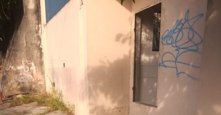 Homem é encontrado morto na calçada da escola no Santa Etelvina
