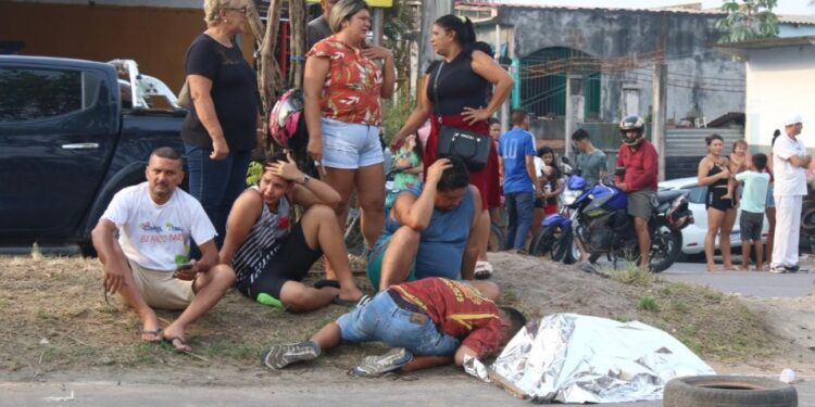 Carro se choca contra moto e mata jovem de 19 anos no Santa Etelvina