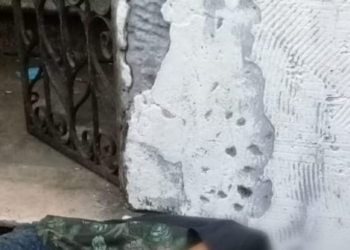 Com três tiros na cabeça, jovem venezuelano de 16 anos cai morto no Centro; cena forte