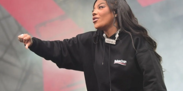 Vídeo: Ludmilla reclama e abandona show: ‘Não foi culpa minha’