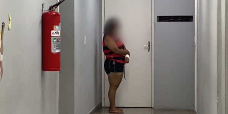 Mãe surta e tenta matar os filhos com faca de pão em Manaus