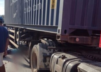 Carreta mata motociclista esmagado na zona Leste de Manaus