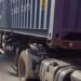 Carreta mata motociclista esmagado na zona Leste de Manaus