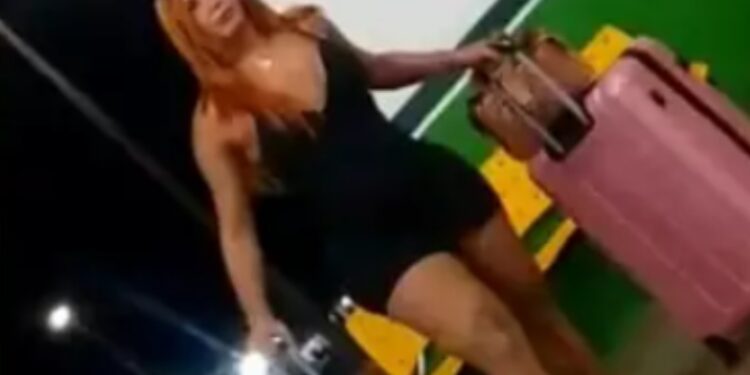 Vídeo: passageira racista chama motorista de ‘macaco’ e revolta internautas