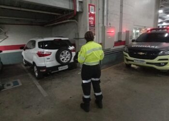 Prefeitura de Manaus autua motoristas por estacionamento irregular na cidade