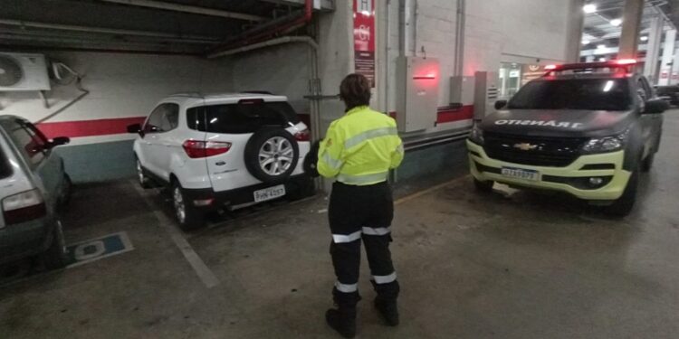 Prefeitura de Manaus autua motoristas por estacionamento irregular na cidade