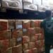 Decon e Visa Manaus apreendem salsichas e calabresas estragadas em distribuidora