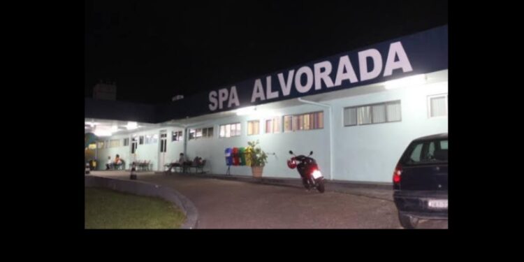 Criança de 2 anos morre afogada na piscina de casa em Manaus
