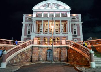 Sarau do Teatro Amazonas faz homenagem ao Dia dos Pais com apresentação gratuita