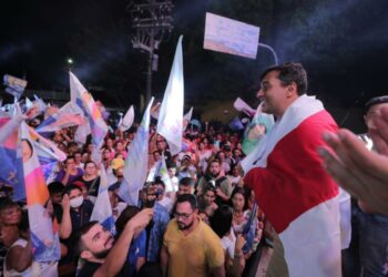 Wilson reúne 10 mil pessoas em Parintins e dá pontapé na campanha para a reeleição no interior