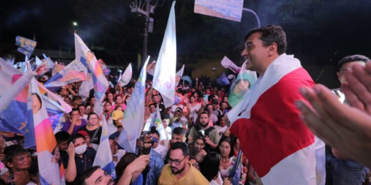 Wilson reúne 10 mil pessoas em Parintins e dá pontapé na campanha para a reeleição no interior