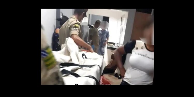 Homem é baleado por PM durante suposta discursão política dentro de igreja