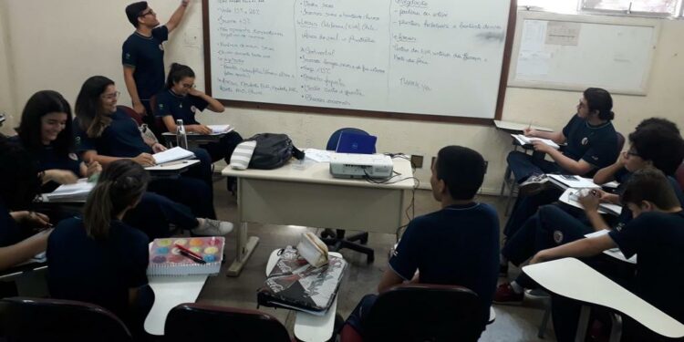 Escolas Nilton Lins oferecem mil bolsas para ensino Fundamental e Médio de até 100%