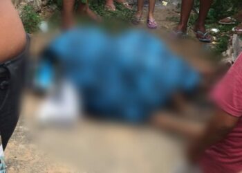 Ao ir a casa da mãe buscar roupas, jovem é executado com vários tiros no bairro Compensa