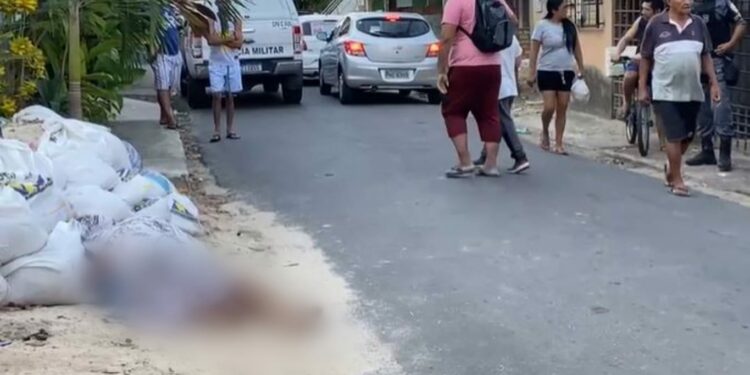 Homem é assassinado com 10 tiros e outro fica ferido durante confronto em boca de fumo na Chapada