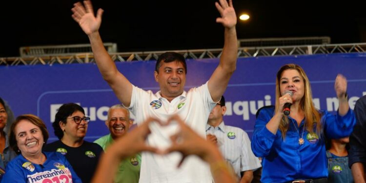 Wilson está 10 pontos à frente do segundo colocado e mantém liderança em nova pesquisa eleitoral