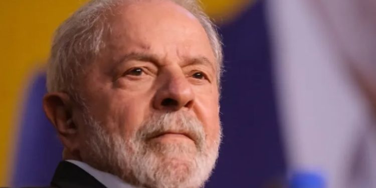 Em Manaus, Lula chama Bolsonaro de ‘demente’