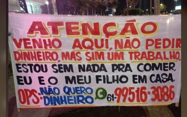 Jovem se ajoelha em semáforo e pede socorro: “Quero trabalho, não dinheiro”