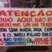 Jovem se ajoelha em semáforo e pede socorro: “Quero trabalho, não dinheiro”