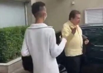 Silvio Santos nega foto com fã e momento viraliza na web