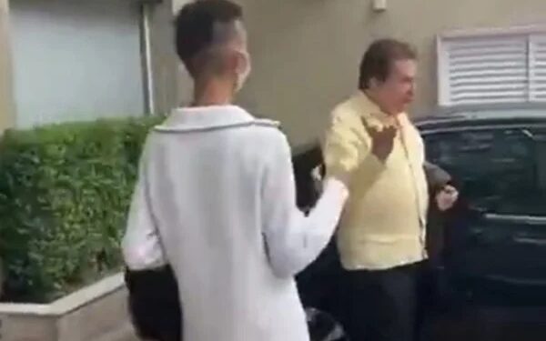 Silvio Santos nega foto com fã e momento viraliza na web