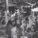 Clientes saem correndo de bar ao confundirem corrida de crossfiteiros com arrastão; veja o vídeo