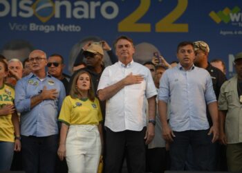 Bolsonaro chega a Manaus e reforça apoio a Wilson Lima; veja o vídeo