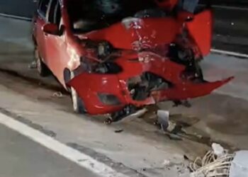 Em Iranduba, mulher morre após o carro que era dirigido pelo filho bater em poste; ele cochilou