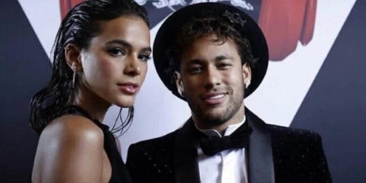 Bruna Marquezine relembra namoro com Neymar e lamenta: ‘saí mais forte e muito machucada’
