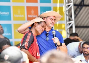 Prefeito David Almeida se emociona com amigo de infância e anuncia ajuda à Fazenda da Esperança