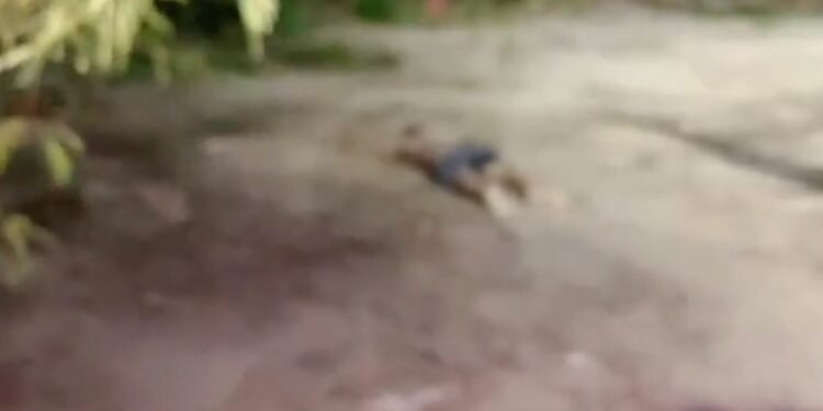 Homem é espancado até a morte com golpes na cabeça em campo de futebol em Manaus
