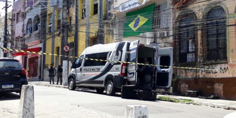 Granada caseira é encontrada em prédio no Centro de Manaus