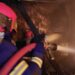 Incêndio iniciado por fogos de artifício atinge galpão de reciclagem e seis casas em Manaus