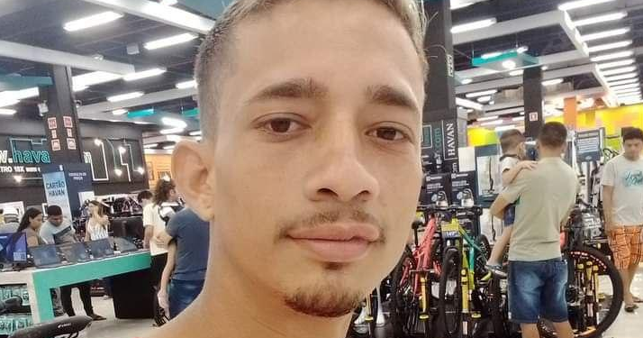 Homem é baleado com dois tiros na cabeça e morre em invasão no Tarumã