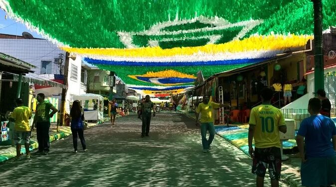 Prefeitura abre edital para escolher ruas de Manaus que exibirão jogos da Copa em telões