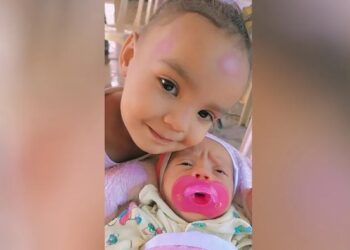 Menina de 2 anos tenta proteger irmã de quatro meses de incêndio e as duas morrem queimadas