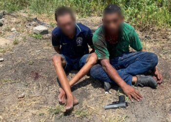 Cansados de serem assaltados, mototaxistas t0rtur4m e espancam suspeitos em Manaus