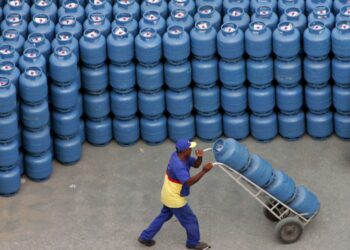 Petrobras anuncia nova redução no preço do gás de cozinha