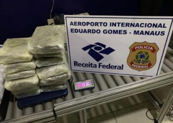Passageiro foge do aeroporto de Manaus após a PF pegar R$ 70 mil em maconha na mala dele