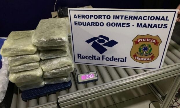 Passageiro foge do aeroporto de Manaus após a PF pegar R$ 70 mil em maconha na mala dele