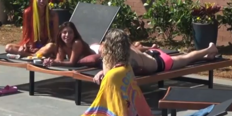Vídeo: Ruivinha de Marte entrega como ficou cama onde Kerline e Shay ficaram: ‘Parecia que tinha leite condensado’