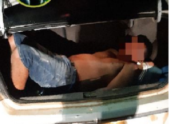 Vigilante que estava preso e amarrado no porta-malas após sofrer roubo é resgatado pela PM