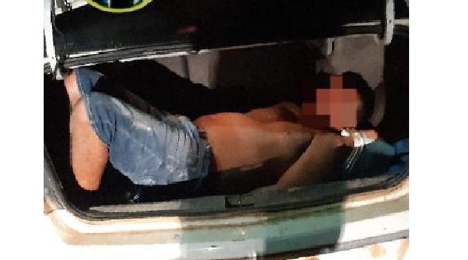 Vigilante que estava preso e amarrado no porta-malas após sofrer roubo é resgatado pela PM