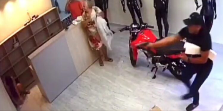 Cenas fortes: vídeo mostra mulheres sendo executadas na Compensa
