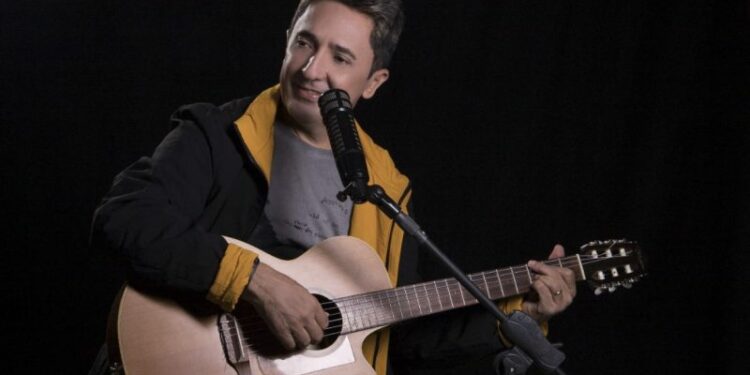 Tom Cleber faz show no Millennium Shopping para ação solidária Manaus Invisível