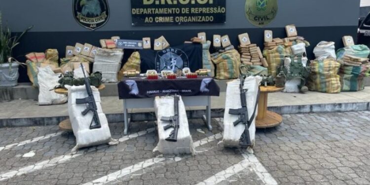 DRCO apreende uma tonelada de maconha e três fuzis no Solimões