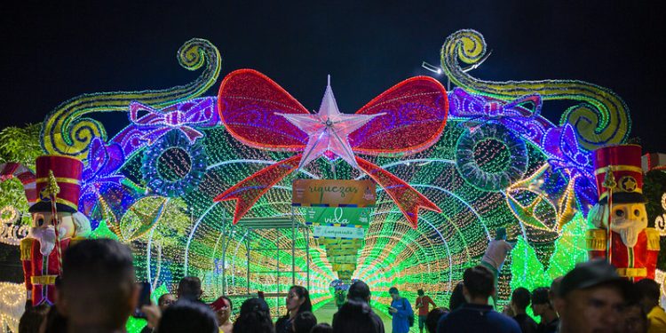 ‘Natal das Águas – Luz da Esperança’ é inaugurado na Ponta Negra e encanta o público