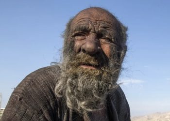 “Homem mais sujo do mundo” morre meses após tomar banho