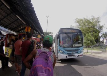 Jair Bolsonaro entra com pedido para limitar transporte gratuito e TSE nega; ‘absurdo!’, diz Ministro do TSE