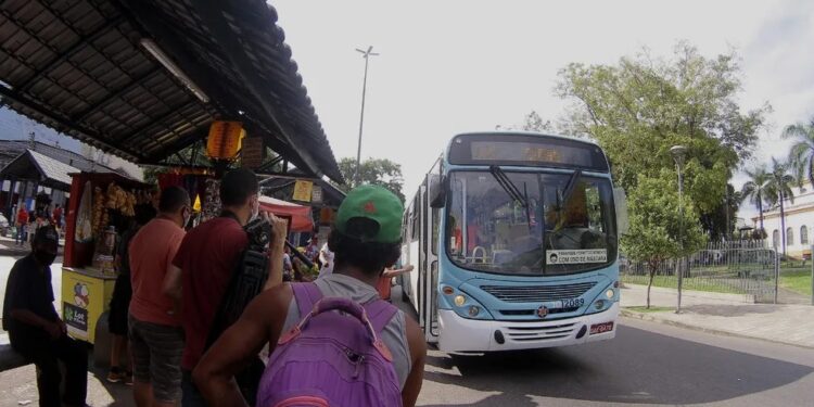 Jair Bolsonaro entra com pedido para limitar transporte gratuito e TSE nega; ‘absurdo!’, diz Ministro do TSE